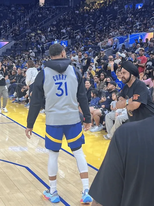 流言板]勇记：库里在今日的公开训练中穿上了塞思-库里的31号