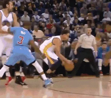 流言板]都是库里！库里兄弟勇士公开训练中互换球衣